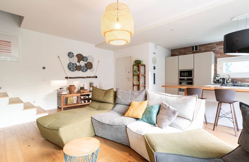 Noventa Padovana Villa | GuestHost - Unique villa in a quiet residential neighborhood, just 15 minutes by car from Padova, where you can enjoy the right relaxation away from city life.Ideal for couples or families and for business trips, it is perfect for 4 guests, bright and sp