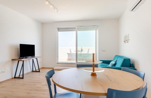 Municipio 3 Apartment | GuestHost - Waterfront Apartment with seaview balcony