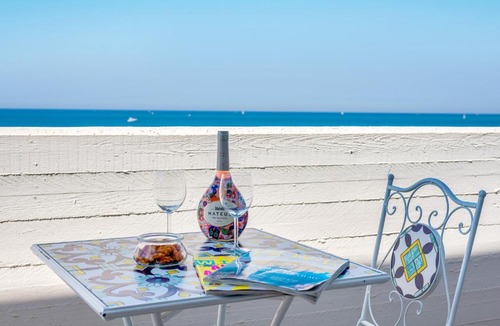 Municipio 3 Apartment | GuestHost - Waterfront Apartment with seaview balcony