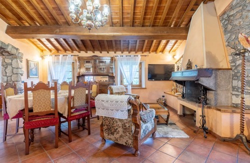 Nozanno Apartment | GuestHost - Wonderful 140 sqm apartment, perfect for 7 people, located on the first floor of an old renovated semi-detached house surrounded by greenery (stairs to access it).The apartment is located in Borgo a Mozzano, a picturesque village immersed in