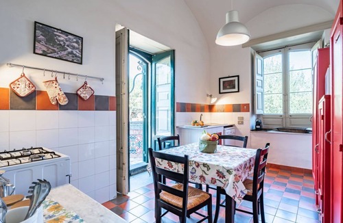 Trecastagni Villa | GuestHost - Wonderful 19th-century villa of about 190 sqm, on two levels, able to accommodate up to 10 people. The villa, with panoramic views of Mount Etna, boasts a large garden with olive grove and an external courtyard. The property is located in Tre