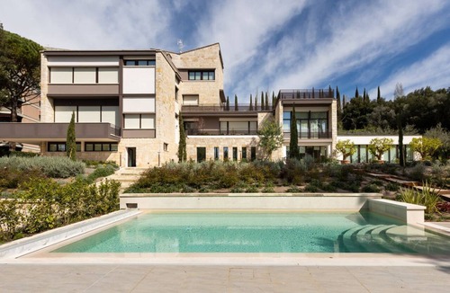Perugia Apartment | GuestHost - Wonderful apartment that accommodates up to 4 people, on two levels and equipped with all comforts, including a large terrace overlooking the city and the hills. The accommodation is located in a modern condominium complex with a shared swimm
