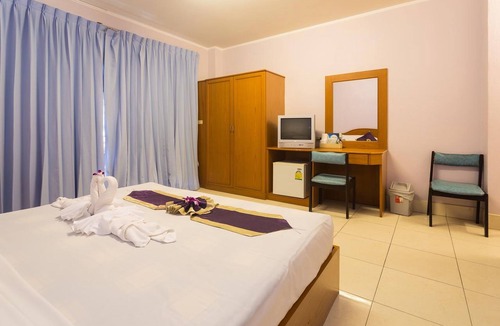 Nanai Road House | Guesthouse Belvedere - Central Bedroom near Patong Beach and Restaurant