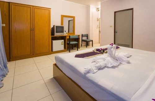 Nanai Road House | Guesthouse Belvedere - Cozy Beautiful Double Room near Patong Beach