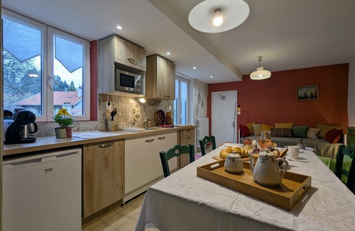 Espaly-Saint-Marcel Bed & Breakfast | Guesthouse with pool and spa near Puy-en-Velay