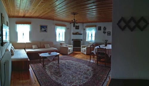 Mikro Papigko House | Guesthouse Iro