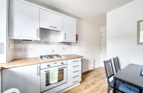 Leith Apartment | GuestReady - 2BR in Leith w Ocean Views & Parking