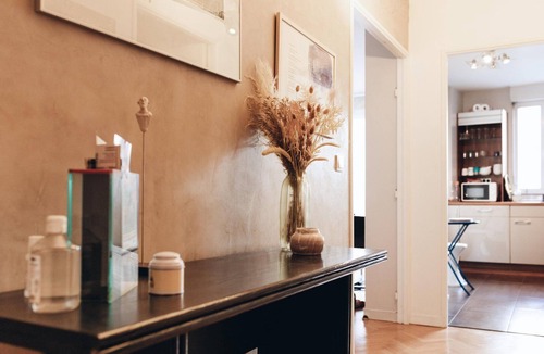 Combat Apartment | GuestReady - artistic cocoon near Buttes Chaumont