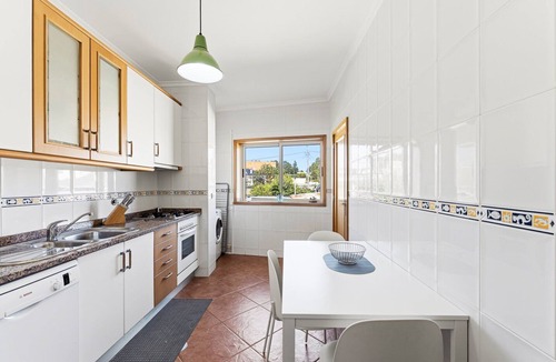 Madalena Apartment | GuestReady - Charming retreat with balcony in Gaia