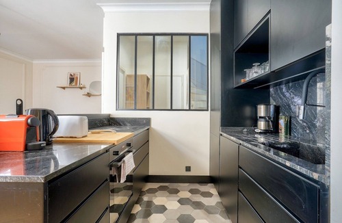 Bordeaux Golden Triangle Apartment | GuestReady - Charming Downtown Stay with Terrace