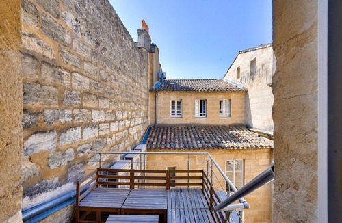 Bordeaux Golden Triangle Apartment | GuestReady - Charming Downtown Stay with Terrace