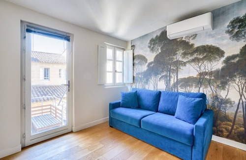 Bordeaux Golden Triangle Apartment | GuestReady - Charming Downtown Stay with Terrace