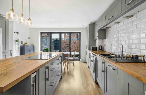 Trafford House | GuestReady - Charming Retreat in Trafford