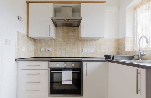 Custom House Apartment | GuestReady - Cozy Modern Retreat in London