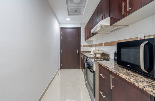 Business Bay Apartment | GuestReady - High Floor Canal View Studio Downtown