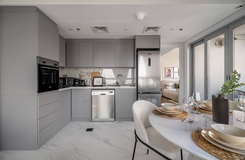 DIFC Apartment | GuestReady - High Floor luxury | Park Towers