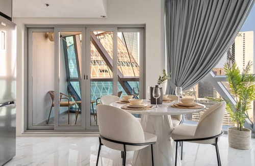 DIFC Apartment | GuestReady - High Floor luxury | Park Towers