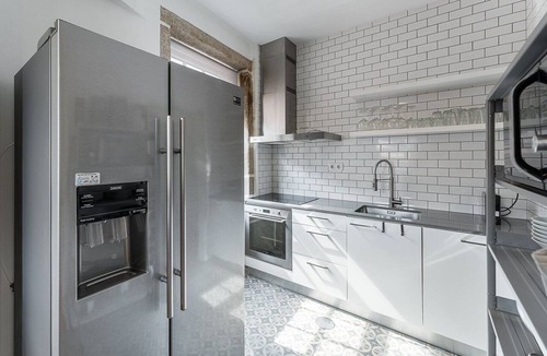 Sao Nicolau Apartment | GuestReady - Modern Duplex, Neo-Classical Building