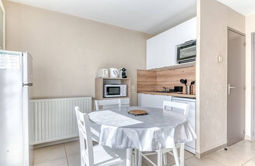 Yves Farge - Le Fleuve Apartment | GuestReady - Sleek sunny comfort near the tram