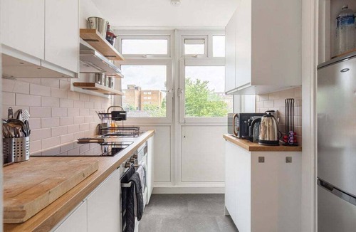 Furzedown Apartment | GuestReady - South London gem with balcony
