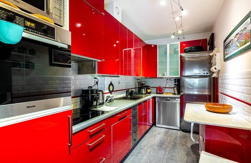 14th Arrondissement House | GuestReady - Spacious stay with terrace and views