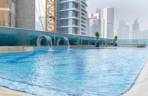 Business Bay Apartment | GuestReady - Studio | Balcony-Canal View