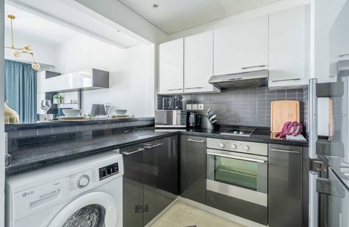 Jumeirah Beach Residence Apartment | GuestReady - Studio | Balcony-Marina View