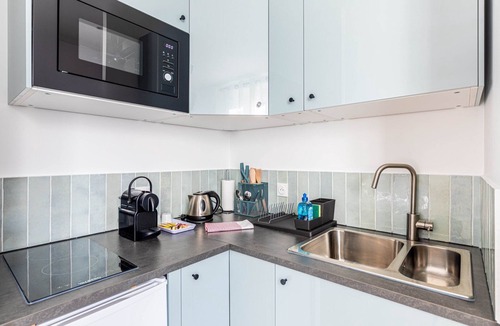 Malakoff Apartment | GuestReady - studio direct line Champs-Élysées