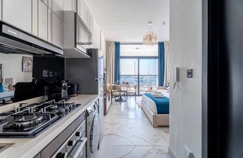 Dubai Apartment | GuestReady - Studio | Skyline & Burj Khalifa Views