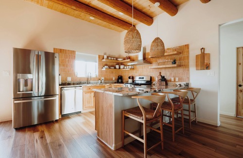 Taos House | Guests Rave, TaosBoho, HotTub, Kiva, GameRoom w/Pool Table