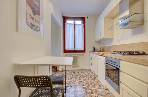 Dorsoduro Apartment | GUGGENHEIM ROMANTIC OVERLOOKING 4pax, Wifi Aircond