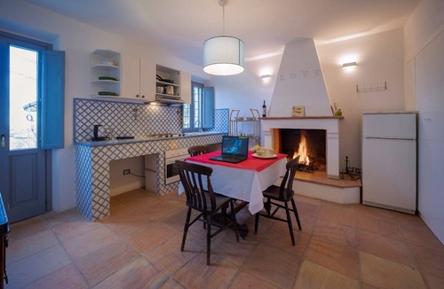 Montalto delle Marche House | Guided E-bike Tours (1h sea or mountain) with Restaurant available at stay