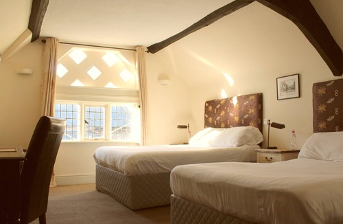 Denbigh Hotel | Guildhall Tavern