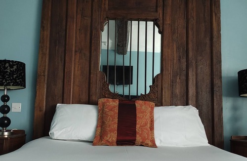 Denbigh Hotel | Guildhall Tavern