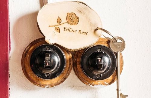 Yenisehir Bed & Breakfast | GUL HANIM HOUSE BOUTIQUE HOTEL YELLOW ROSE ROOM in the walled city Nicosia