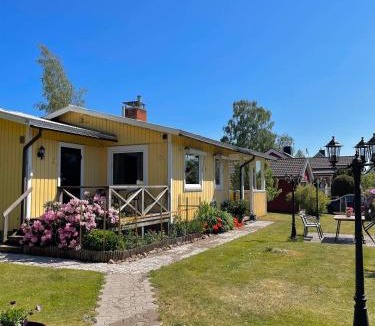 Jomala House | Gula huset