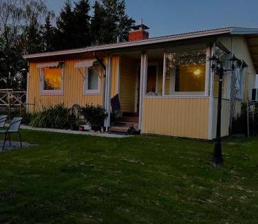 Jomala House | Gula huset