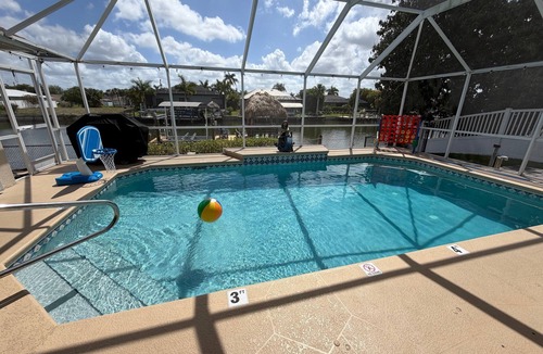 Pelican House | Gulf Access HTD Pool 4 Kayaks Bikes Fish/Beach Gear Fenced Yard Foosball Dog OK