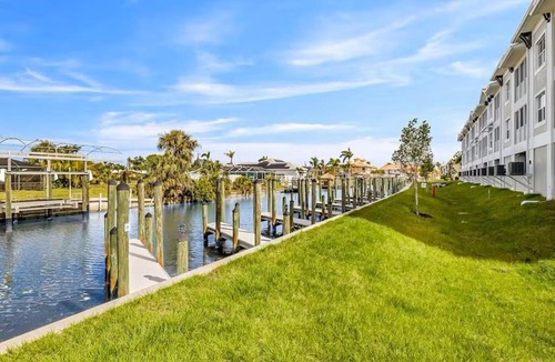 Yacht Club House | Gulf Access with Boat Slip, Heated Saltwater Pool, Dog-Friendly - Bacino Vista #204 - Roelens