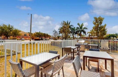 Yacht Club House | Gulf Access with Boat Slip, Heated Saltwater Pool, Dog-Friendly - Bacino Vista #302 - Roelens