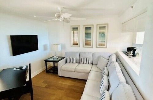 Park Shore Condo | Gulf Beach Views Freshly Painted Naples Cay 10th Floor Unit!