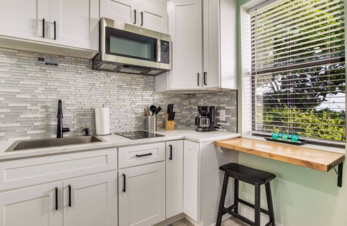 Gulf Breeze House | Gulf Breeze Studio Bayfront Hideaway Sleeps 2