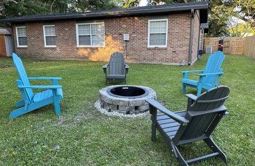 Long Beach House | Gulf Coast Beach Getaway 5 min to the beach!