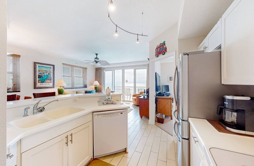 Miramar Beach Condo | Gulf-front 21st-floor condo with hot tub, pool, tennis, gym, balcony, beach view