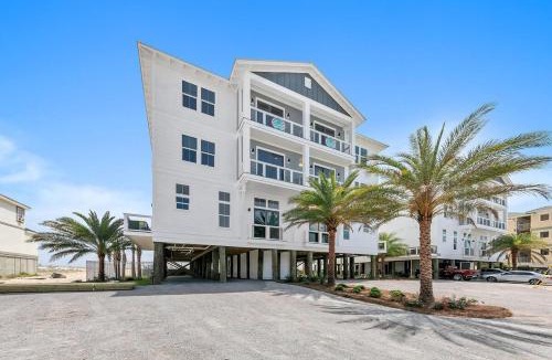 Fort Walton Beach House | Gulf Front 8 BR 6 BA Private Pool & spa Pickleball Fun