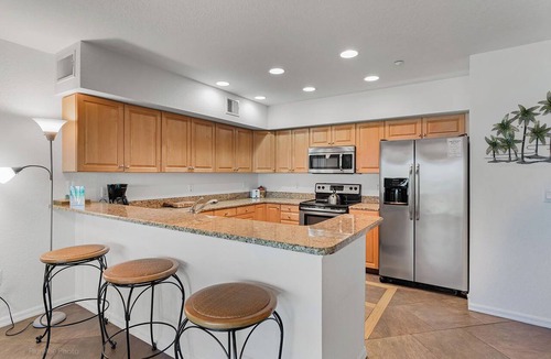 Independence Square Condo | Gulf Front Condo - Close to many restaurants!