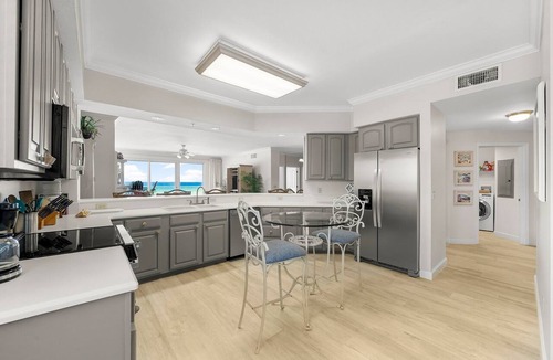 Bel Air Condo | Gulf-front condo w/pool & daily activity perks