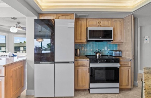 Sanibel Condo | Gulf-Front Escape with Private Rooftop Sundeck & Sweeping Sunset Views