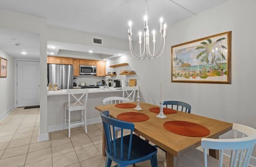 Beachview Country Club Estates Condo | Gulf Front, First Living Level, Two Bedroom Condo - Sanibel Surfside 112