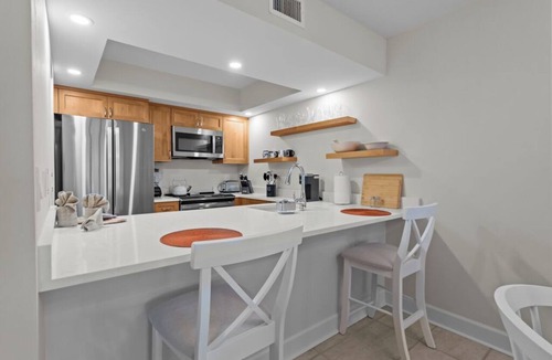 Beachview Country Club Estates Condo | Gulf Front, First Living Level, Two Bedroom Condo - Sanibel Surfside 112